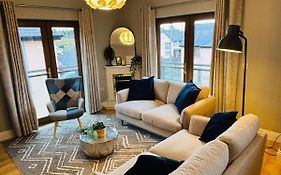 Boru Walk Townhouse -Stylish & Modern Holiday Home